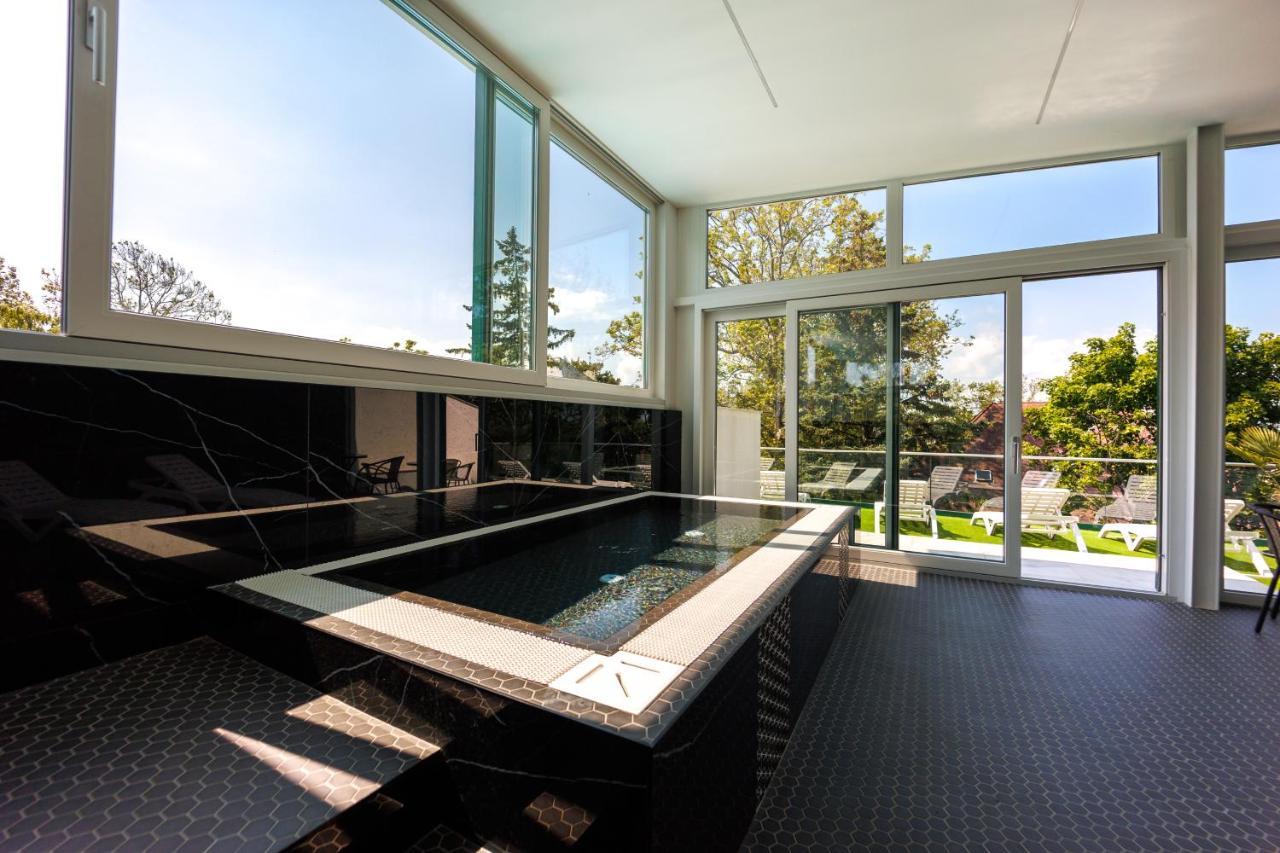 Villa Bauhaus Penthouse Wellness Apartman Шиофок Экстерьер фото