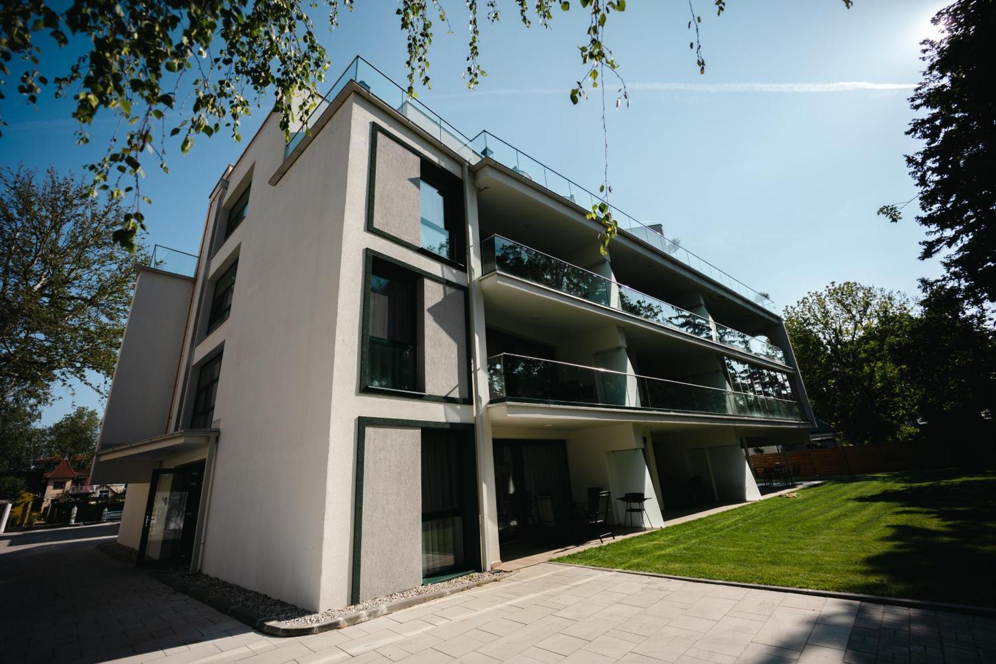 Villa Bauhaus Penthouse Wellness Apartman Шиофок Экстерьер фото